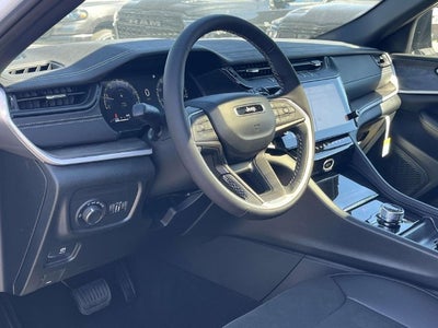 2027 Jeep Grand Cherokee Laredo Altitude