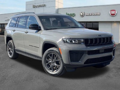 2027 Jeep Grand Cherokee Laredo Altitude