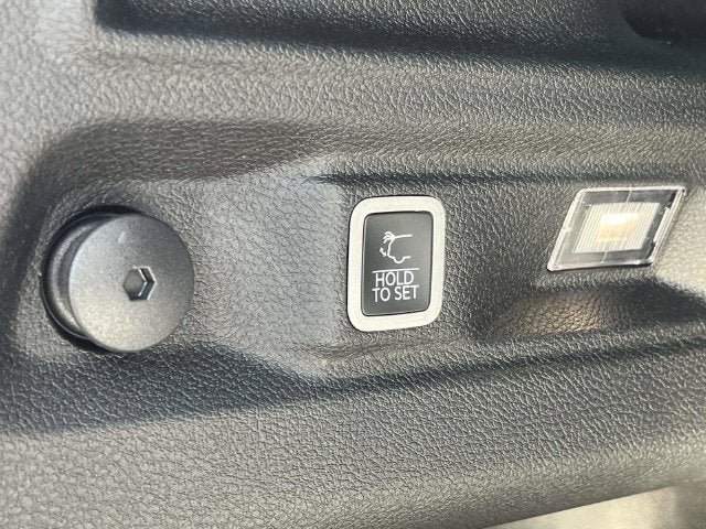 2027 Jeep Grand Cherokee Laredo Altitude