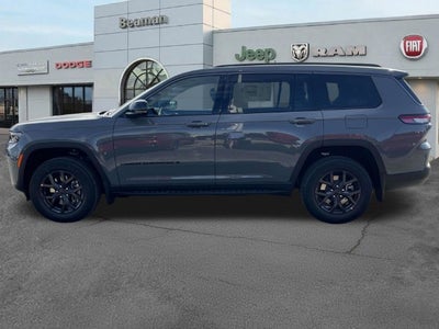 2027 Jeep Grand Cherokee Laredo Altitude