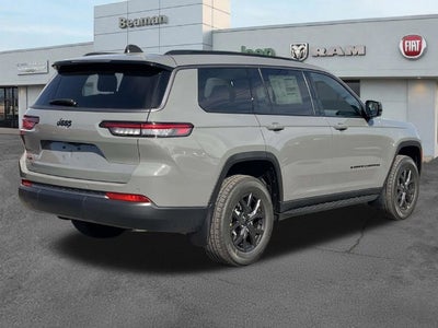 2027 Jeep Grand Cherokee Laredo Altitude