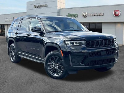 2027 Jeep Grand Cherokee Laredo Altitude