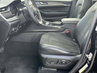 2027 Jeep Grand Cherokee Laredo Altitude