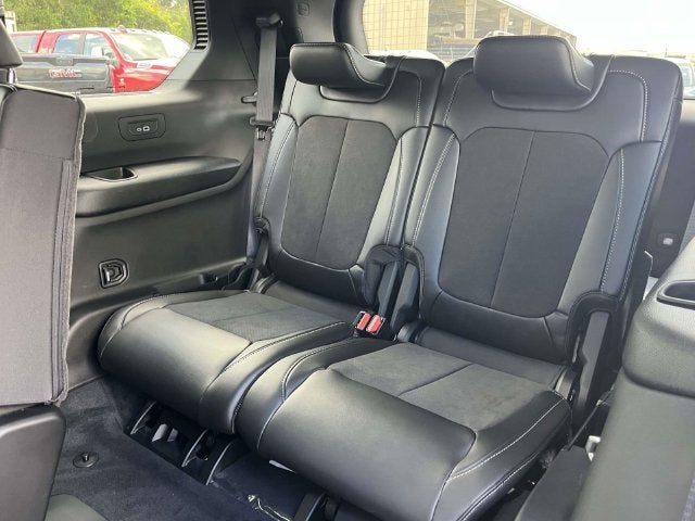 2027 Jeep Grand Cherokee Laredo Altitude