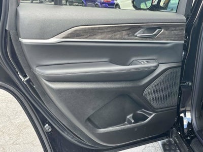 2027 Jeep Grand Cherokee Laredo Altitude