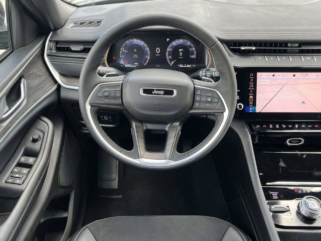 2027 Jeep Grand Cherokee Laredo Altitude