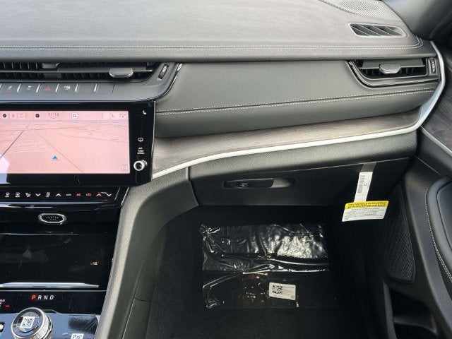 2027 Jeep Grand Cherokee Laredo Altitude