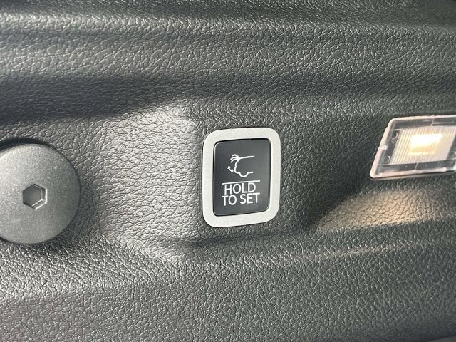 2027 Jeep Grand Cherokee Laredo Altitude