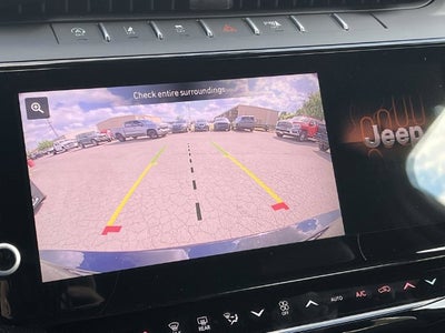 2027 Jeep Grand Cherokee Laredo Altitude