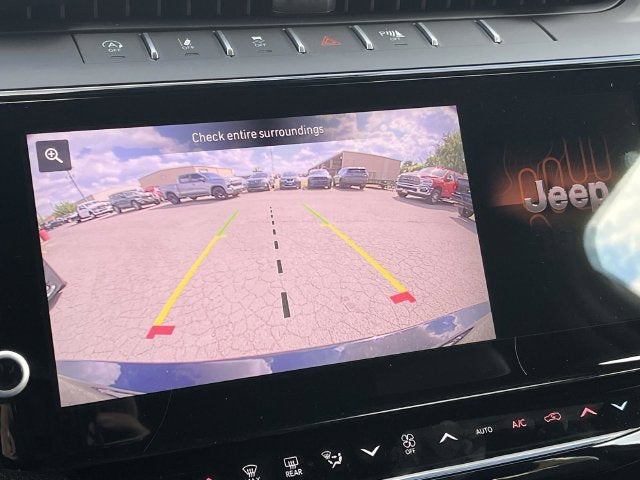 2027 Jeep Grand Cherokee Laredo Altitude