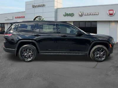 2027 Jeep Grand Cherokee Laredo Altitude