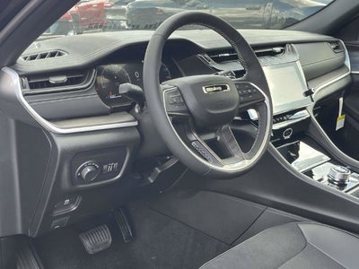 2027 Jeep Grand Cherokee Laredo Altitude