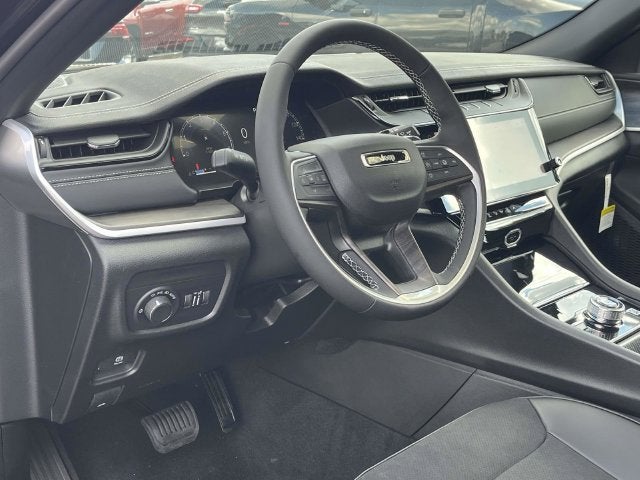 2027 Jeep Grand Cherokee Laredo Altitude