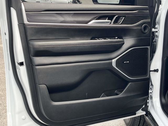 2024 Jeep Wagoneer L Base