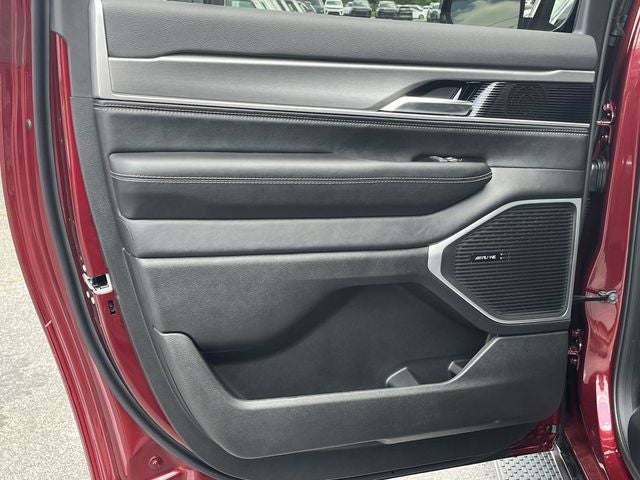 2026 Jeep Grand Wagoneer Base
