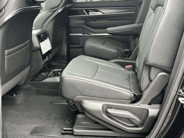 2026 Jeep Grand Wagoneer Base