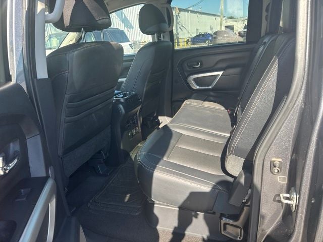 2019 Nissan TITAN SL