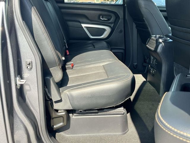 2019 Nissan TITAN SL