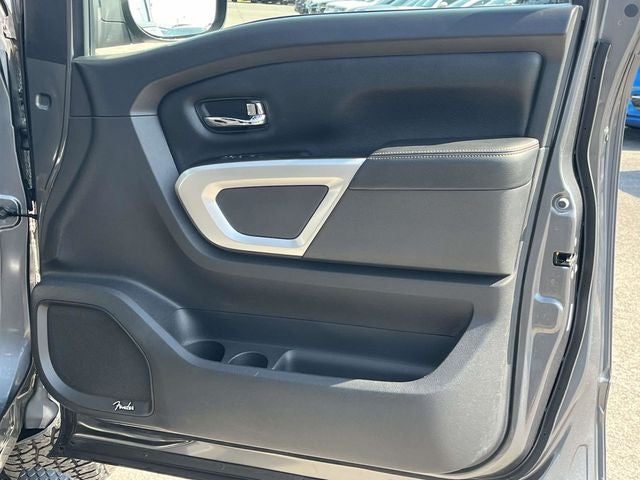 2019 Nissan TITAN SL