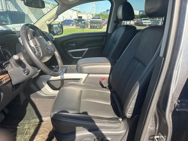 2019 Nissan TITAN SL