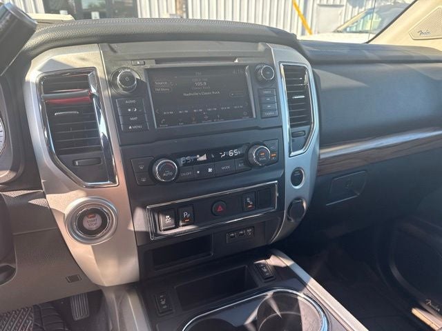 2019 Nissan TITAN SL