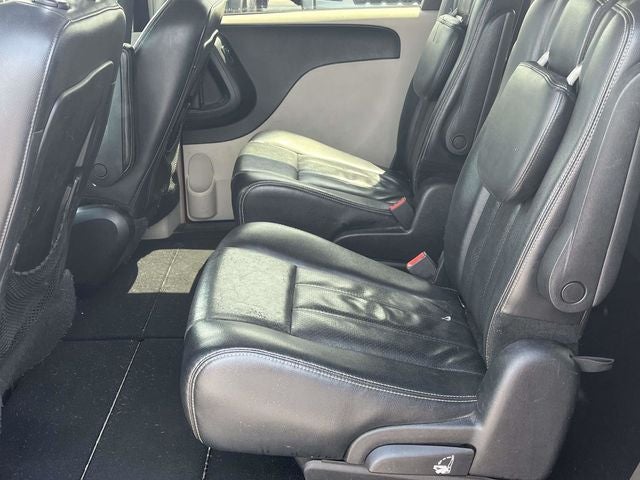 2012 Chrysler Town & Country Touring