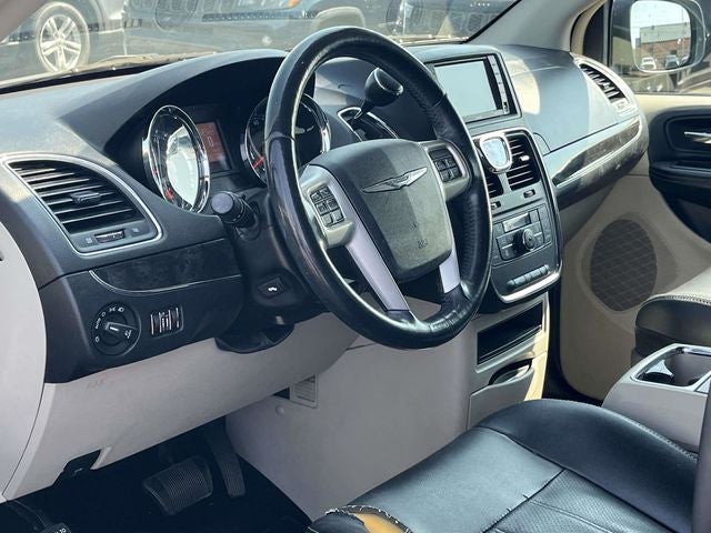 2014 Chrysler Town & Country Touring-L