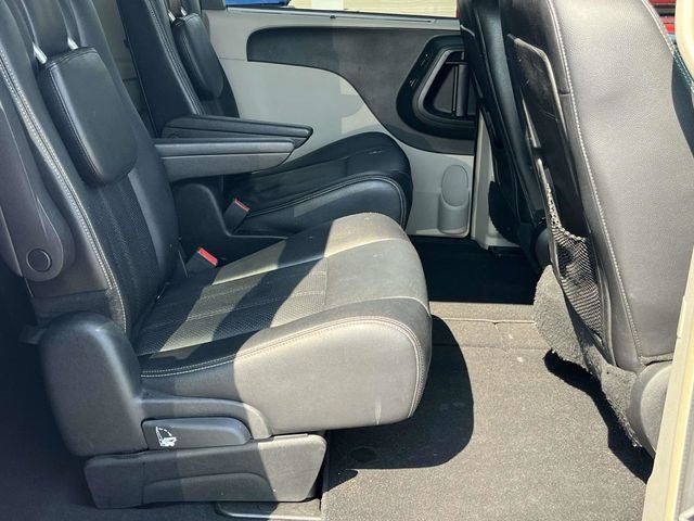 2014 Chrysler Town & Country Touring-L