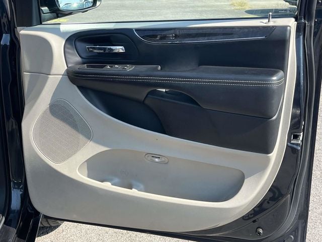 2014 Chrysler Town & Country Touring-L