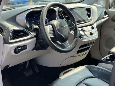 2023 Chrysler Pacifica Hybrid Touring L