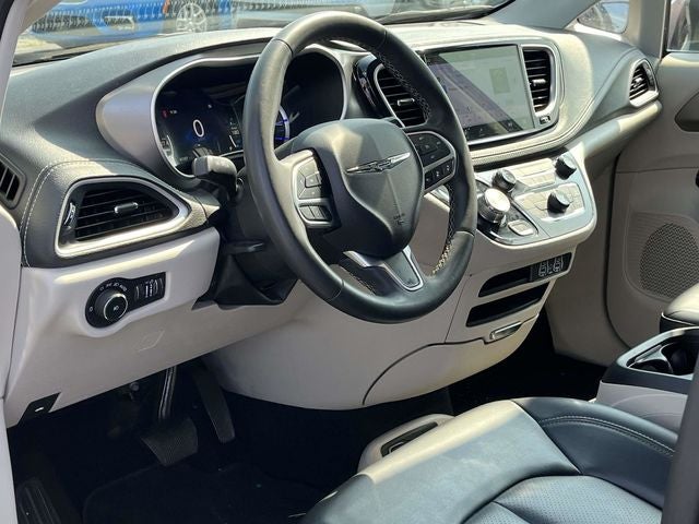2023 Chrysler Pacifica Hybrid Touring L