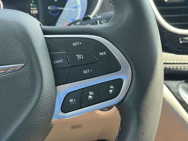 2023 Chrysler Pacifica Hybrid Touring L