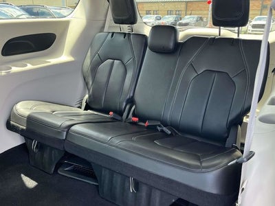 2023 Chrysler Pacifica Hybrid Touring L