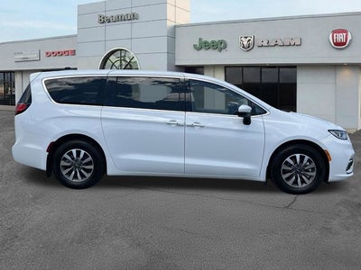 2023 Chrysler Pacifica Hybrid Touring L