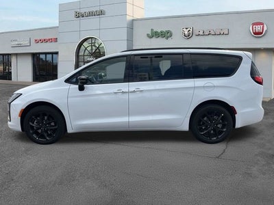 2027 Chrysler Pacifica Limited