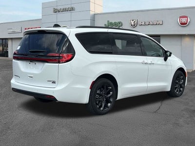 2027 Chrysler Pacifica Limited