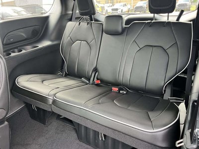 2027 Chrysler Pacifica Limited