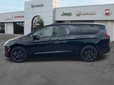 2027 Chrysler Pacifica Limited