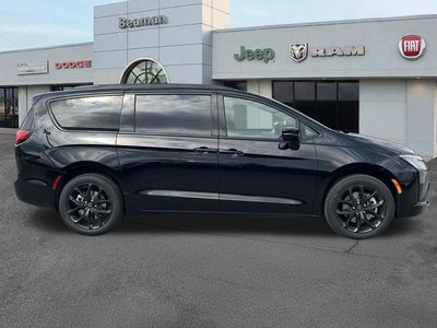 2027 Chrysler Pacifica Limited
