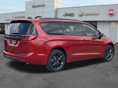 2027 Chrysler Pacifica Limited