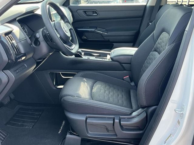 2025 Nissan Pathfinder S
