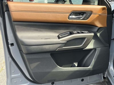2025 Nissan Pathfinder Platinum