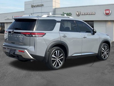 2025 Nissan Pathfinder Platinum