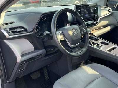 2021 Toyota Sienna XLE 8 Passenger