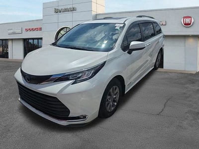 2021 Toyota Sienna XLE 8 Passenger
