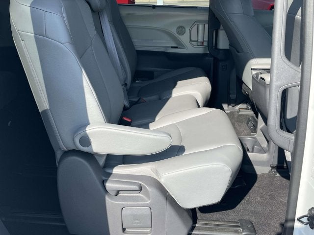 2021 Toyota Sienna XLE 8 Passenger