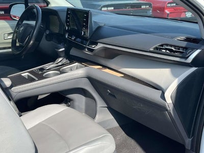 2021 Toyota Sienna XLE 8 Passenger