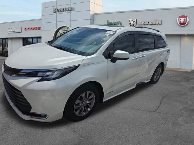 2021 Toyota Sienna XLE 8 Passenger