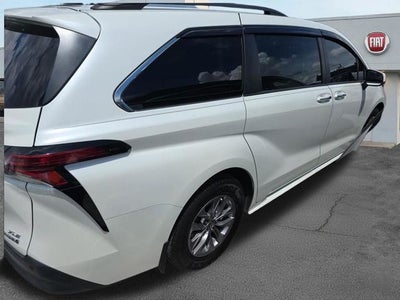 2021 Toyota Sienna XLE 8 Passenger