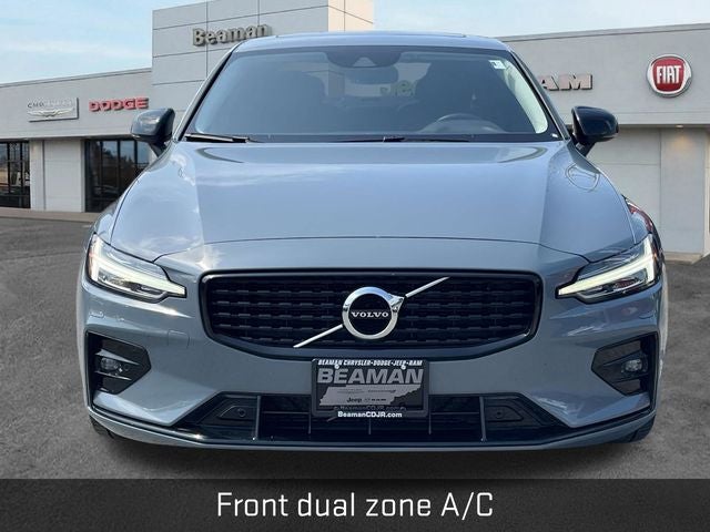 2022 Volvo S60 B5 Momentum